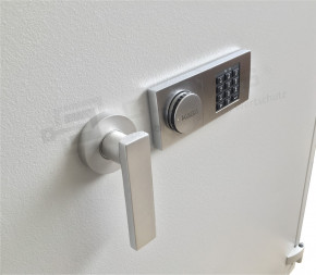 Waffenschrank Grad 1 I nach EN 1143-1 - IMP / 1600x800x415 / 250kg / Elektronik dormakaba Combi B90 / Trennwand / 12 WH LW + 10 WH KW / Notschlüssel Waffenschrank Grad 1 I nach EN 1143-1 - IMP / 1600x800x415 / 250kg / Elektronik dormakaba Combi B90 / Trennwand / 12 WH LW + 10 WH KW / Notschlüssel